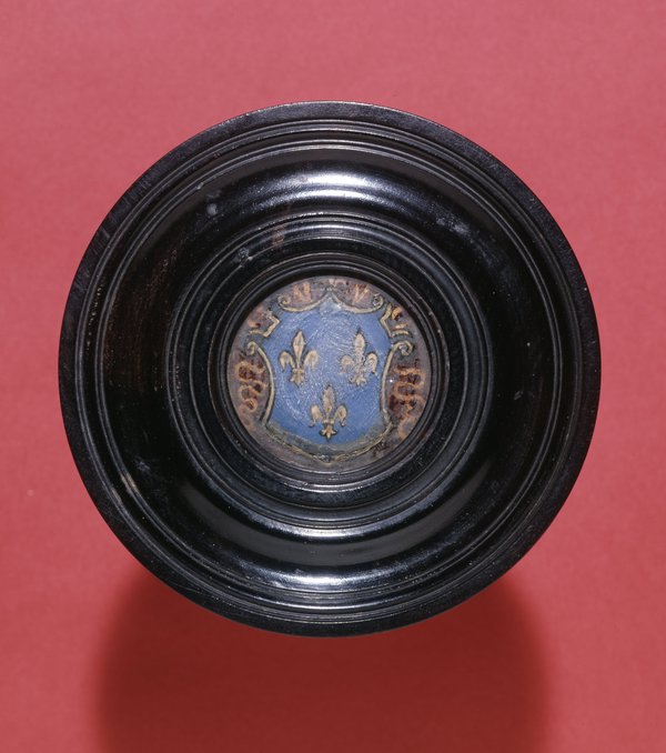 The other end, showing shield with fleur-de-lis