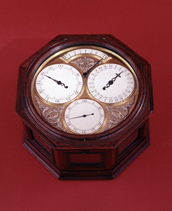 A top of this dial is an “up-and-down” indicator showing how long the clock has left to run - sometimes known as a power reserve indicator or  “réserve de marche”.  Marine chronometer by Thomas Mudge, Plymouth, 1774 (British Museum reg. No. 1958,1006.2119)
