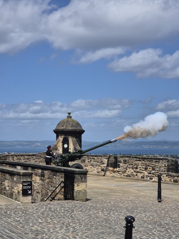 One o'clock gun