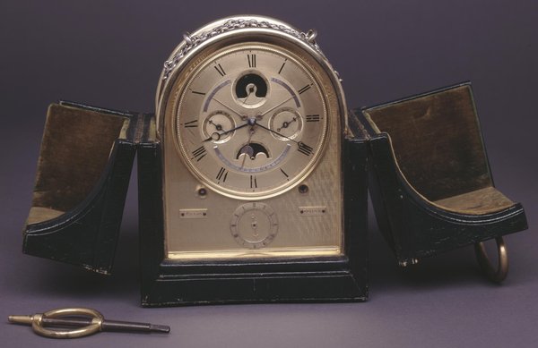 Carriage clock made by J. F. & T. Cole, 1825 (Object no. 1969,0303.2) © The Trustees of the British Museum (CC BY-NC-SA 4.0)