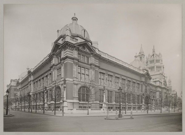 Victoria and Albert Museum, view from southwest (© V&A Images)