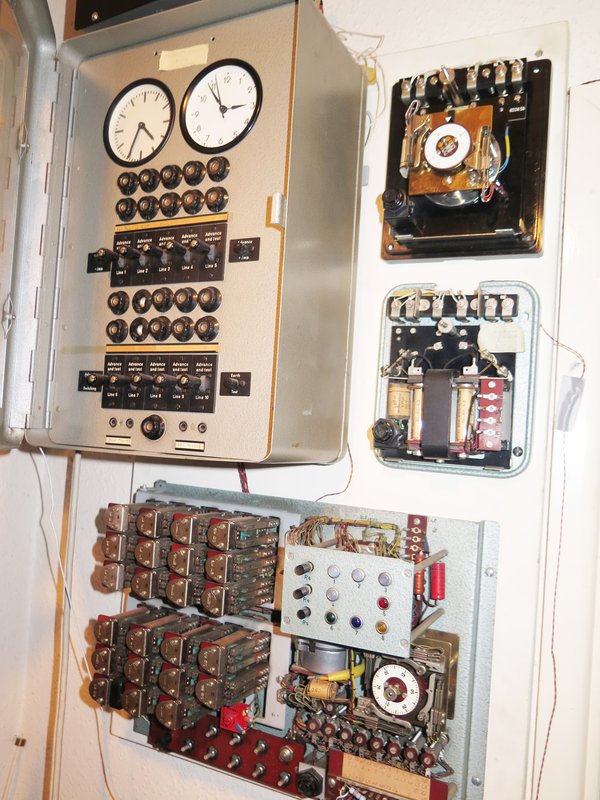 Sept 2022 - 5 The 6 pip controlled T&N master clock as installed in the master control room in YTV (1968).JPG