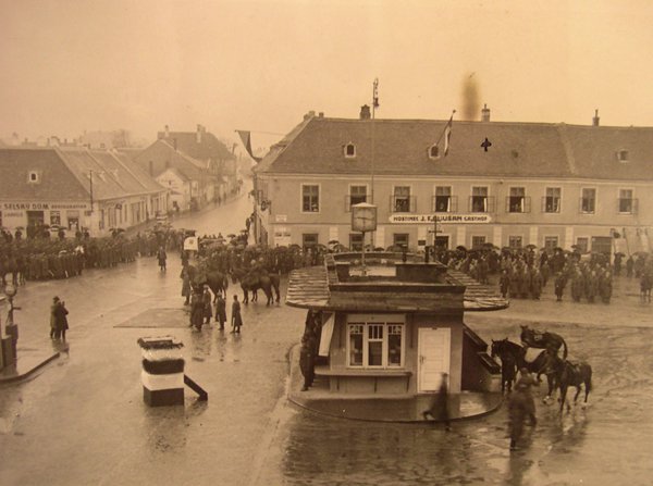 Divišovo Square