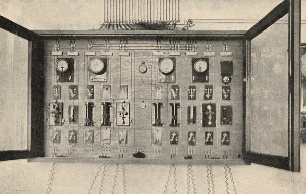 Electric time system synchronising Vienna public clocks