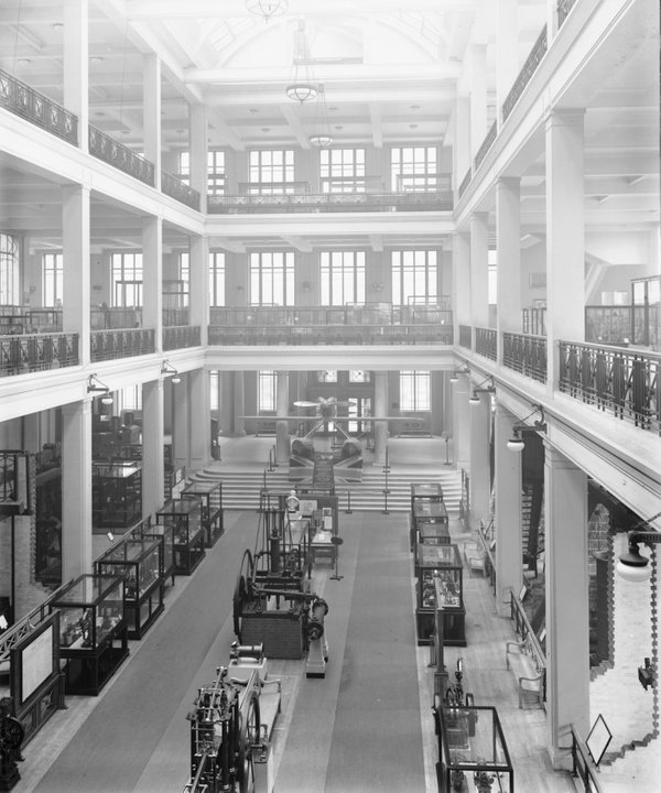 Supermarine racing seaplane, Science Museum front hall, c.1932 (©Science Museum/SSPL)