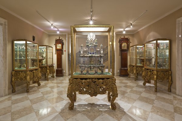 The gallery of clocks and watches in the Casa-Museu Medeiro e Almeida.jpg