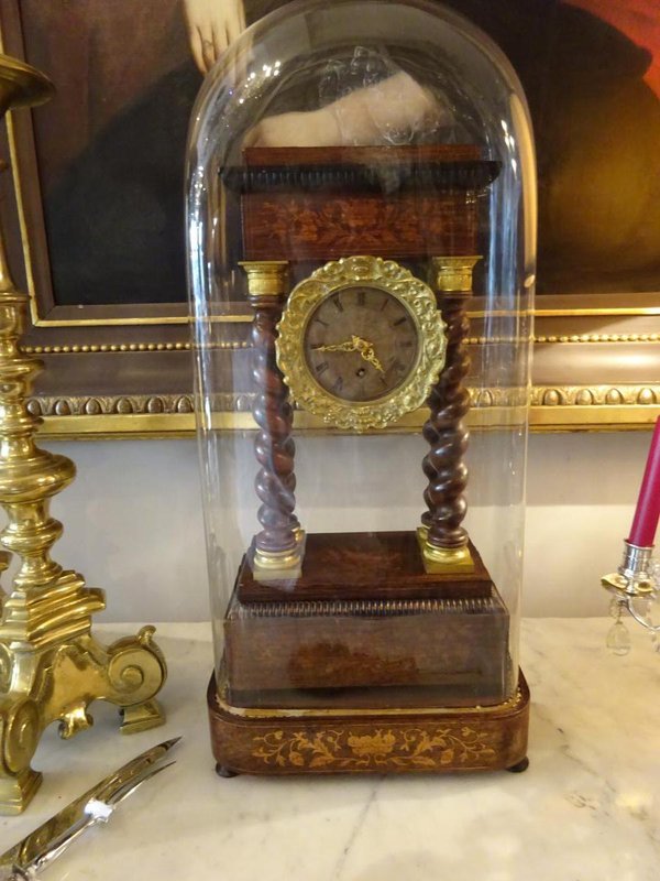 This clock closely matches the description of the clock that was so important to the laundress Gervaise Macquart in Zola’s  L’Assommoir (The Drinking Den). Dimensions: width 29 cm, height 66 cm, depth 19 cm. Photo reproduced by kind permission of Antiquités Dubois, Antiquaire généraliste, 29 rue Jean Jaurès, Nantes 44000.