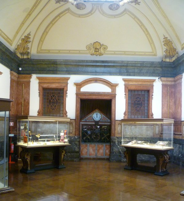 turret clock in Military Museum.JPG